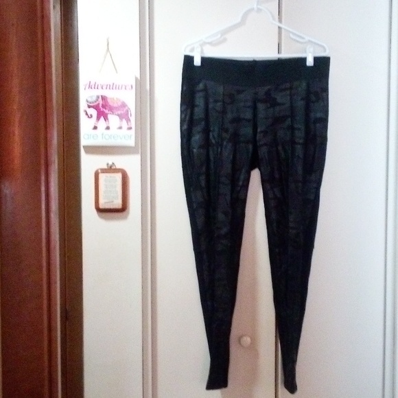 Woman's Pants - Picture 6 of 10